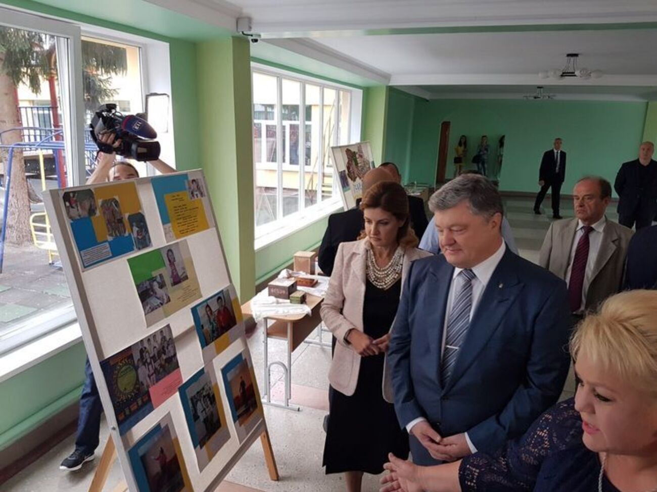 Порошенко: Закон повинен стати важливим кроком у впровадженні європейських підходів до освіти
