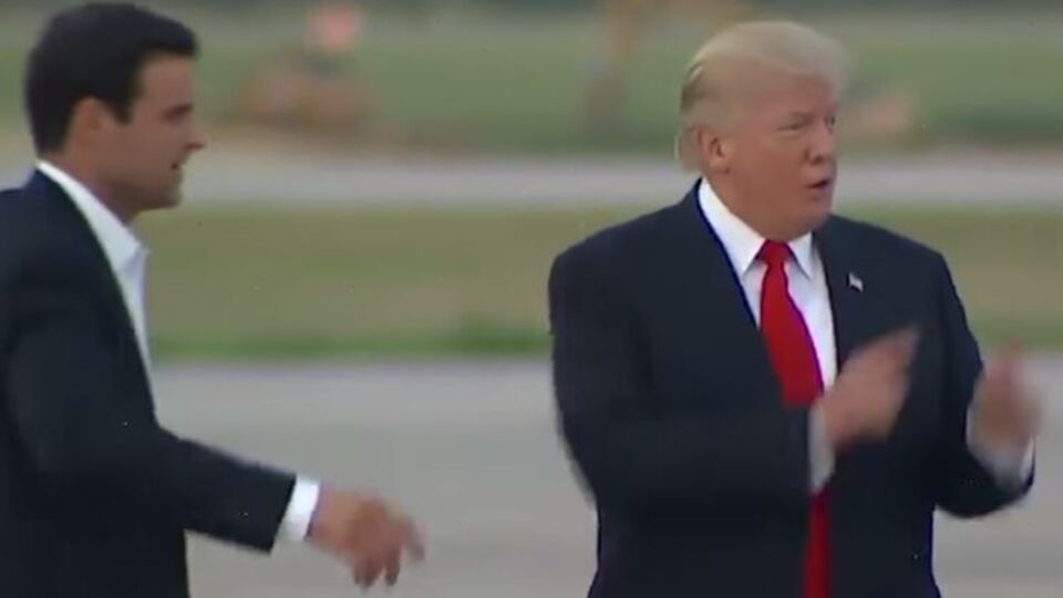 Трампа повернули помічники