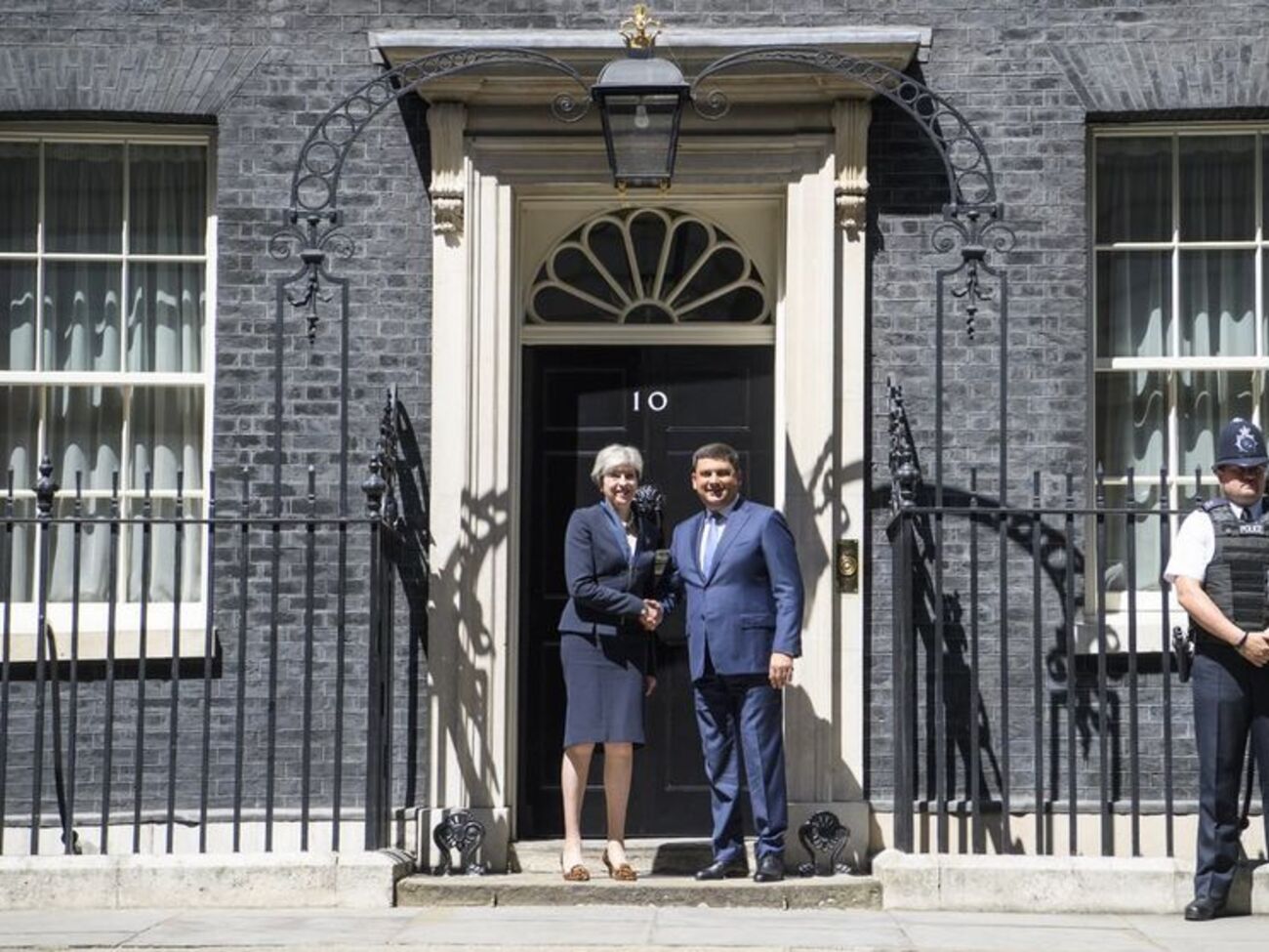 Гройсман і Мей провели переговори на Даунінг-стріт