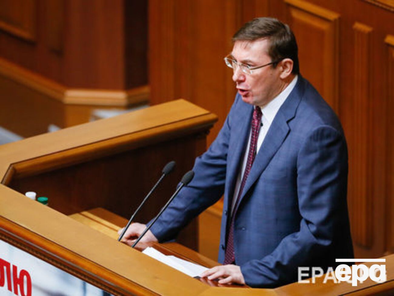 Луценко: Невозможно объяснить, откуда у человека, который получает 230 тыс. грн за всю трудовую жизнь, могут появиться наличкой сотни тысяч долларов