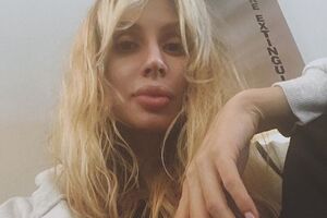 Loboda показала фото, на якому зображена три рази одночасно