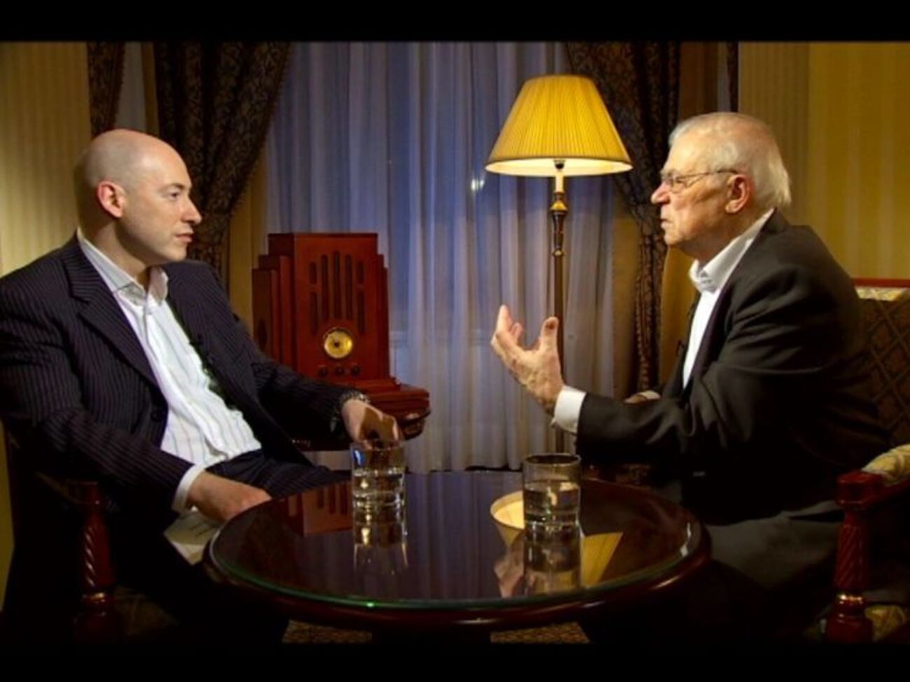 Анатолий Мокренко: В Женеву мы ехали автобусом 38 часов. Приехали прямо на спектакль. Пели из последних сил, и в оркестровой яме умер музыкант