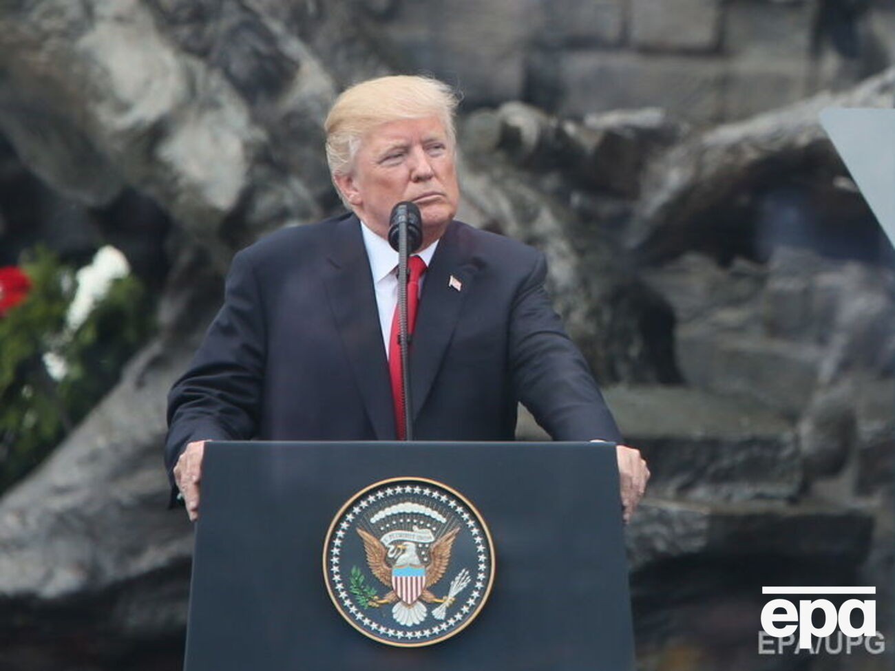 Трамп: Захід став великим не через паперову тяганину