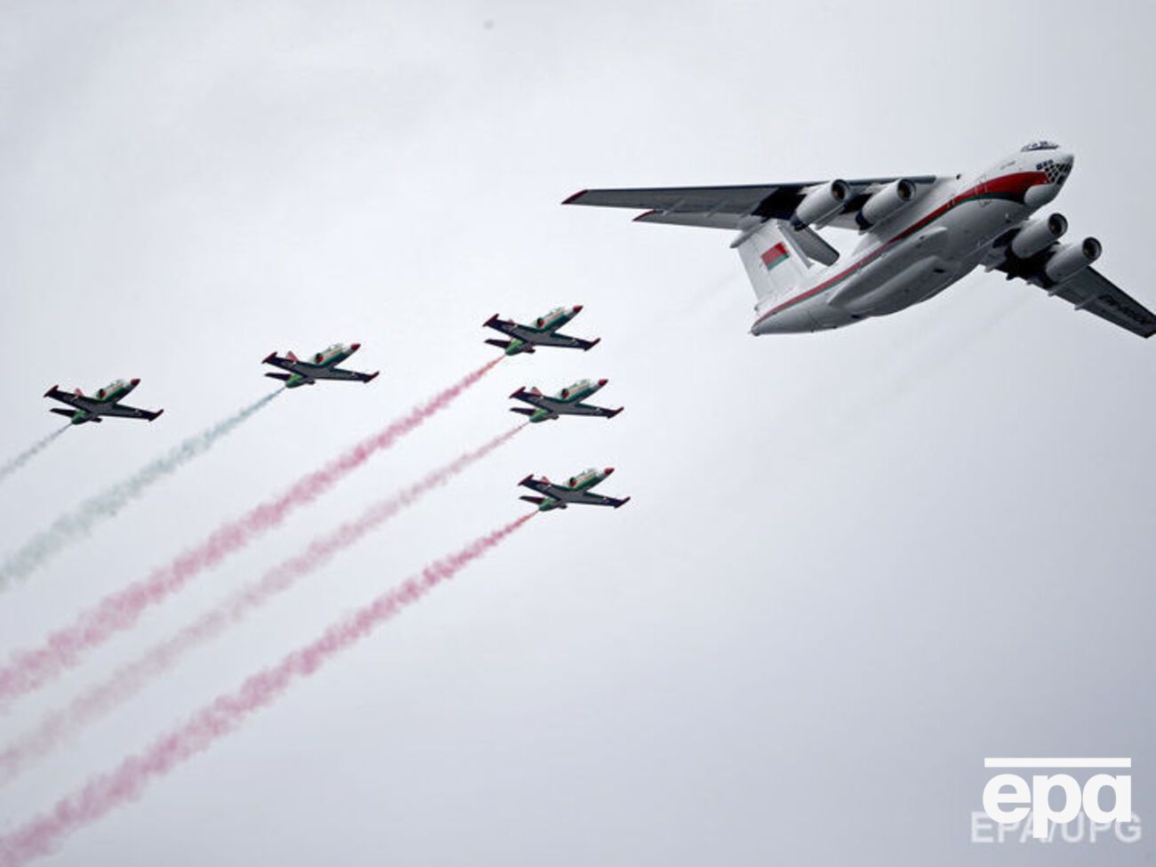 Білоруські та російські військові літаки взяли участь у параді на честь Дня незалежності в Мінську
