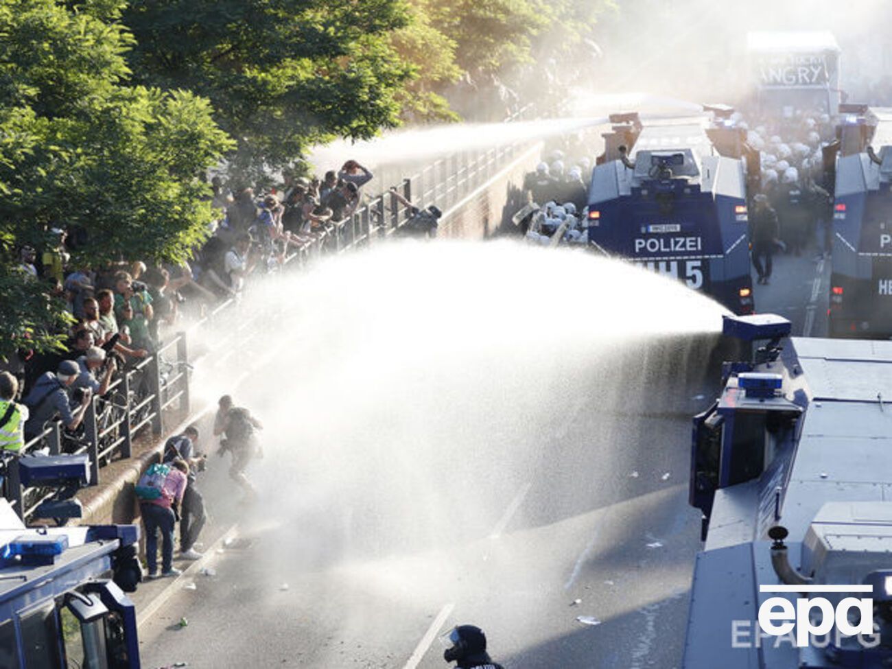 Немецкая полиция применяет спецсредства на акциях протеста