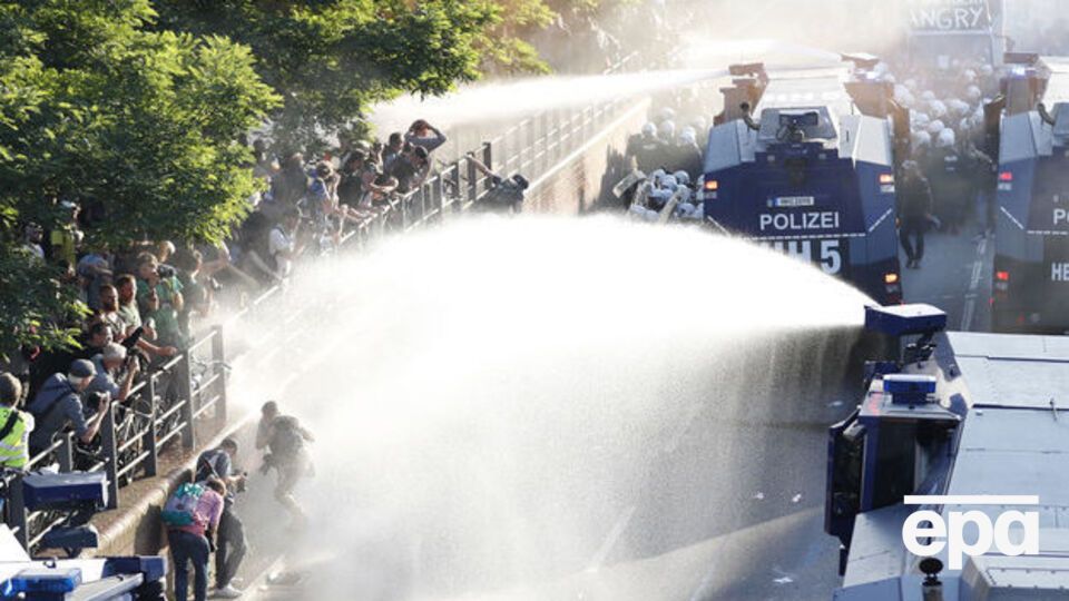 Німецька поліція застосовує спецзасоби на акціях протесту