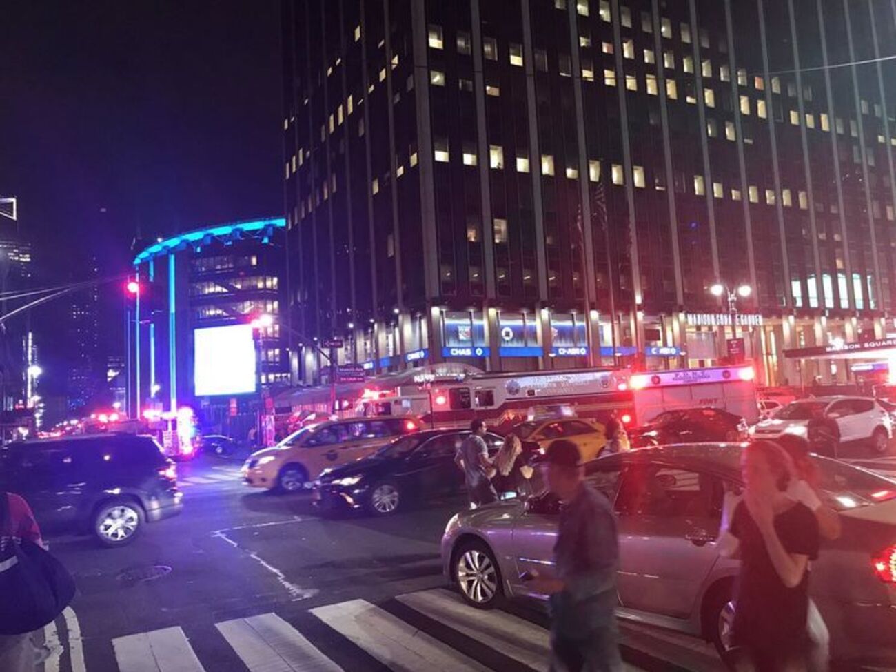 В центр города прибыло много пожарных машин