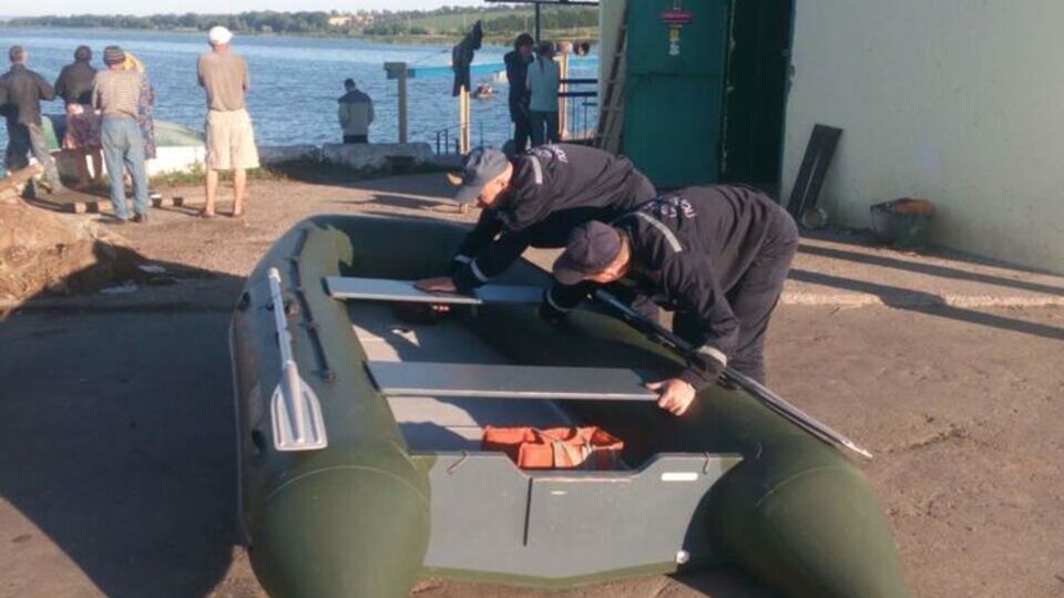 ДСНС: Човен перевернувся на відстані 30 м від дамби