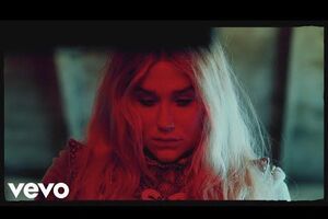 Kesha в нескольких образах снялась в новом ролике