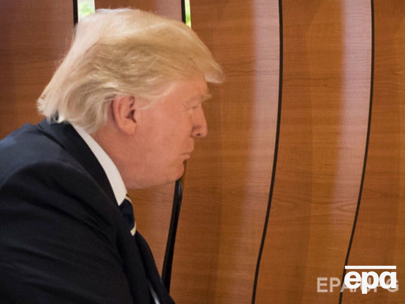Обговорювали варіант, що Трамп зупиниться в одному з готелів Берліна і літатиме в Гамбург на вертольоті, повідомляє Buzzfeed