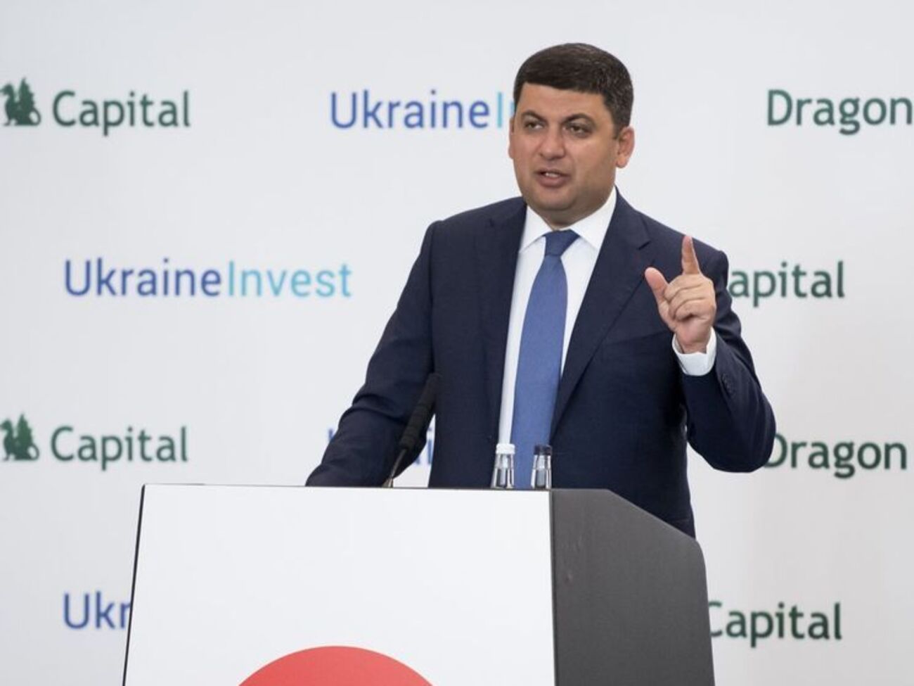 Тема співробітництва України з МВФ звучала під час візиту Гройсмана до Лондона