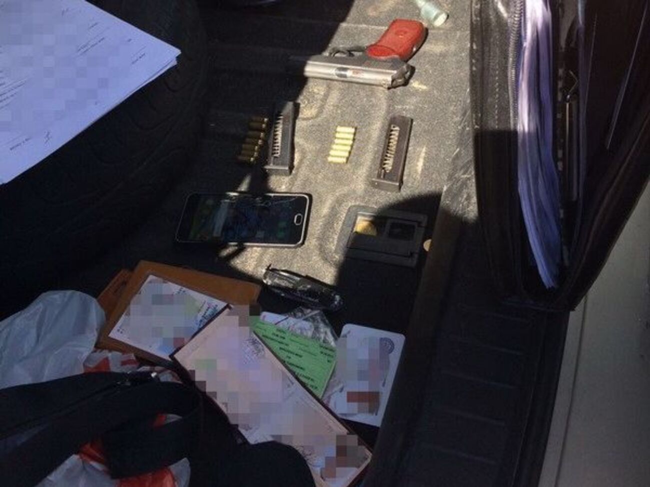 У затриманих вилучили зброю