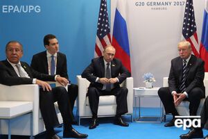 Лавров (крайний слева) изложил свою версию обсуждения темы кибервмешательства в американские выборы