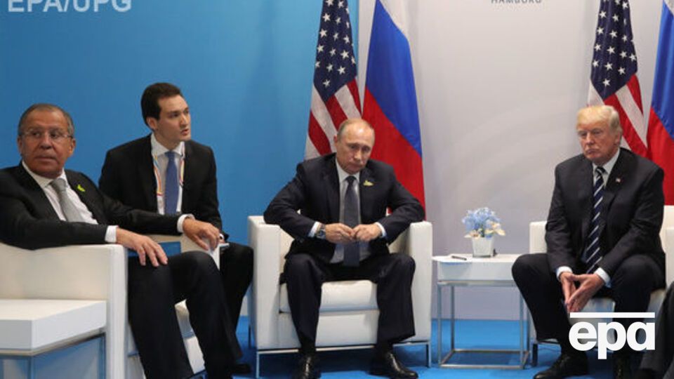 Лавров (крайний слева) изложил свою версию обсуждения темы кибервмешательства в американские выборы