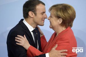 Макрон и Меркель тепло встретили друг друга