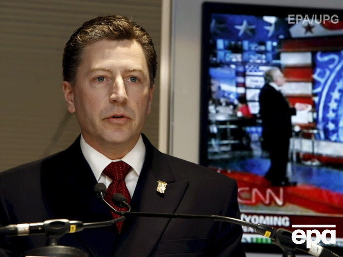 Два с половиной года назад Волкер говорил о необходимости вооружать украинскую армию