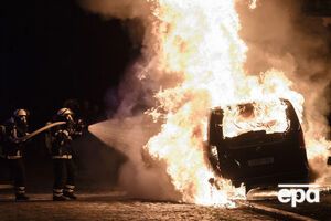 Люди поджигали транспортные средства и нападали на магазины