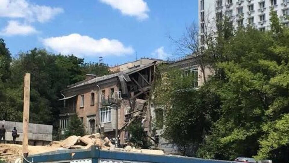 У Києві внаслідок вибуху обвалився будинок
