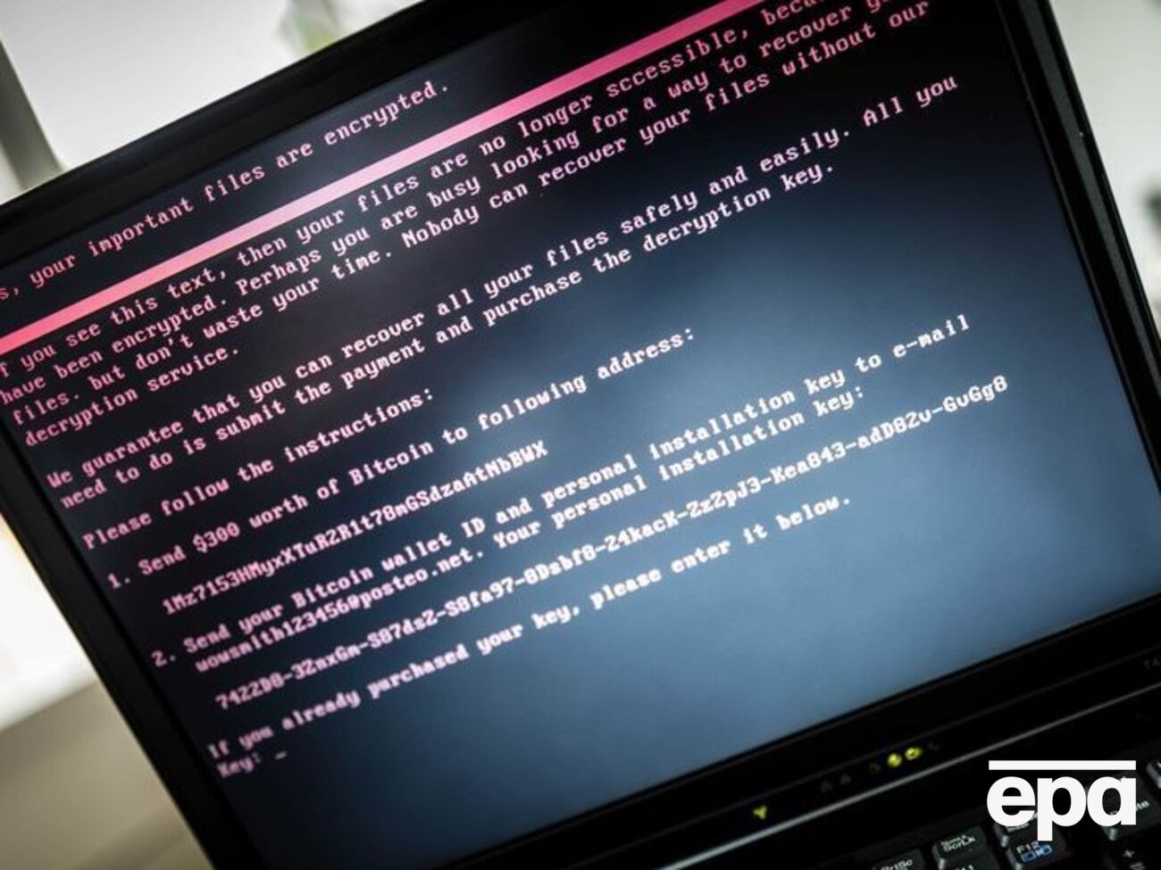 27 червня "вірус-здирник" Petya.A паралізував роботу комп'ютерних мереж в українських банках, ЗМІ й торговельних організаціях