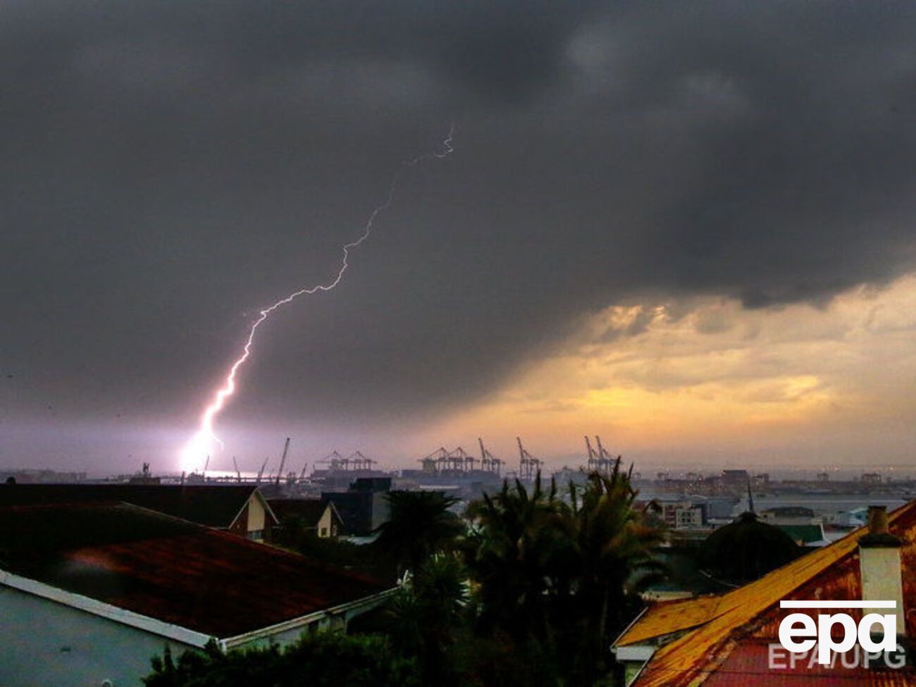 ДСНС попередила про негоду в деяких областях 9 липня