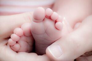 У Запоріжжі намагалися продати новонароджену дівчинку