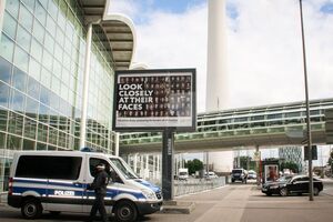 Курочка вважає, що білборд наказали прибрати організатори саміту