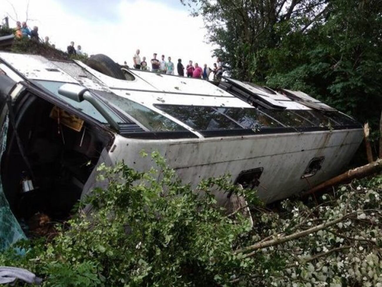 В Тернопольской области автобус упал с обрыва