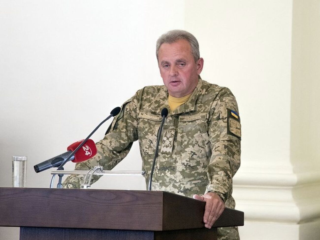 Муженко: Триває постачання з території Росії озброєння, військової техніки та паливно-мастильних матеріалів на Донбас