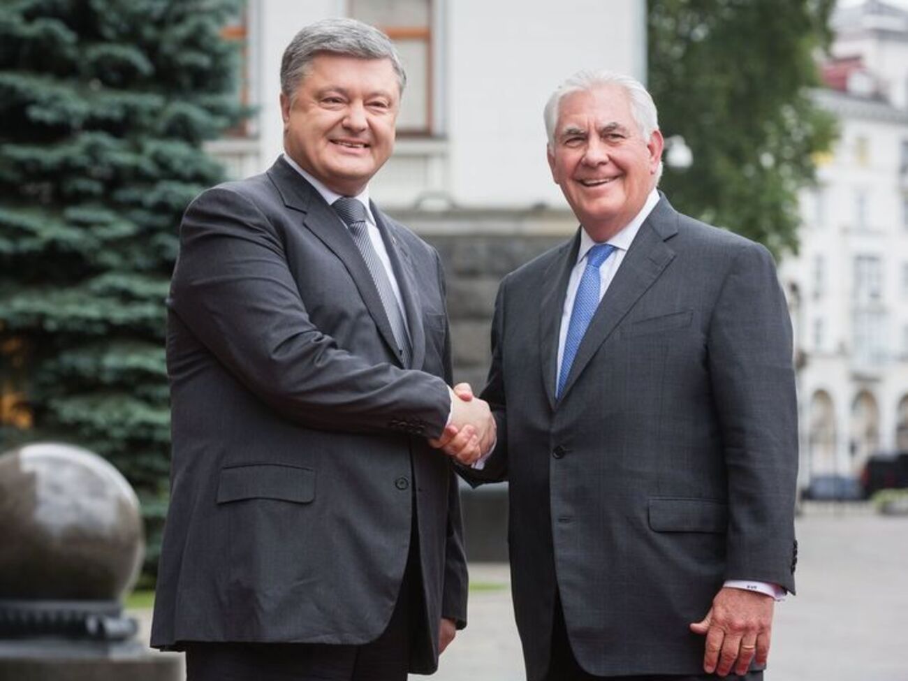 Порошенко встречается с Тиллерсоном