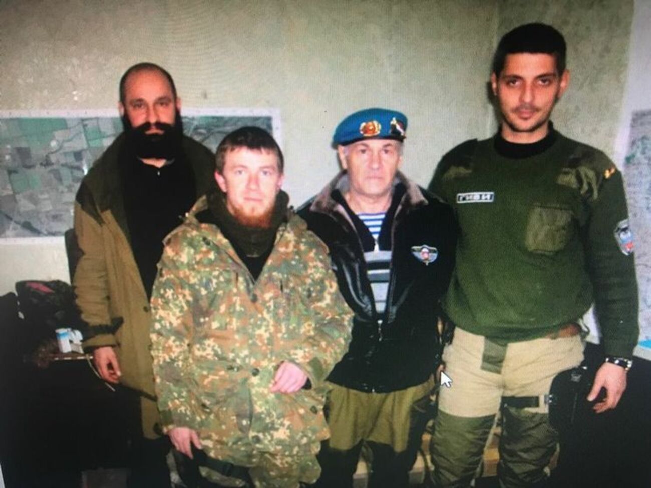 На фото Гратов с боевиками "ДНР" Моторолой и Гиви