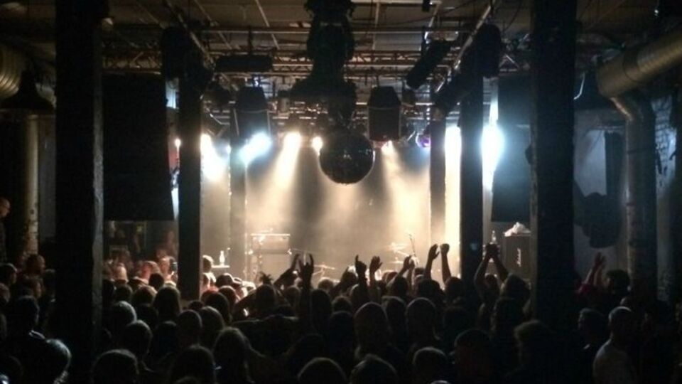 Среди пострадавших два охранника, бармен и посетитель ночного клуба