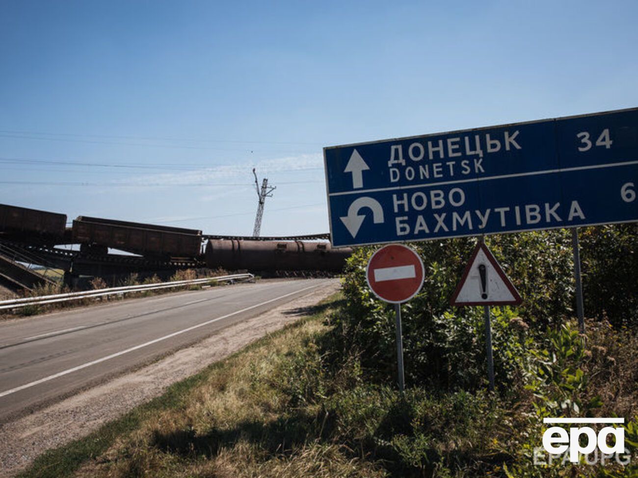 Соцопитування: Кожен третій житель півдня й сходу України покладає провину за конфлікт на Донбасі на уряд України. Інфографіка
