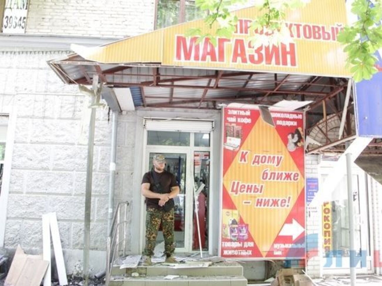 Взрыв произошел возле продовольственного магазина