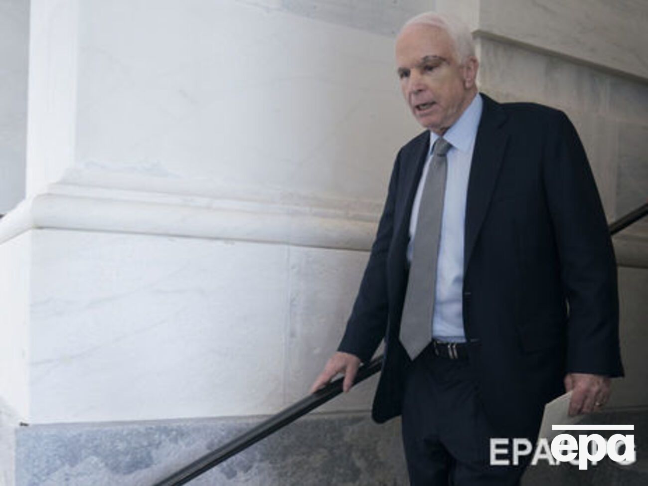 Маккейн призывал Сенат США принять&nbsp;жесткие санкции в отношении РФ&nbsp;и предоставить летальное оружие Украине