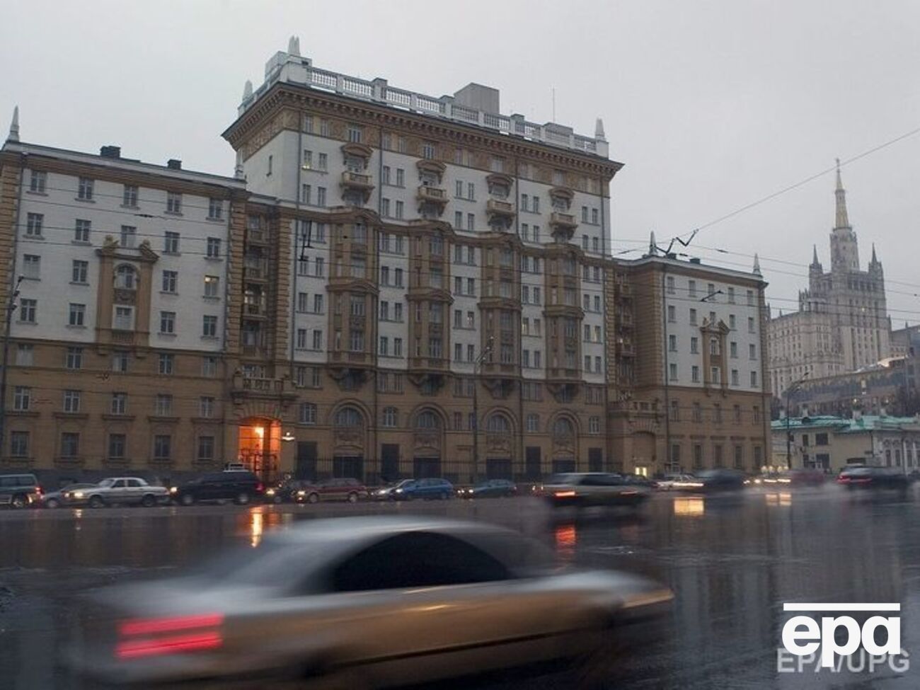 Рішення торкнеться не тільки співробітників посольства в Москві (на фото), але й генеральних консульств у Санкт-Петербурзі, Єкатеринбурзі та Владивостоці, зазначає The Washington Post