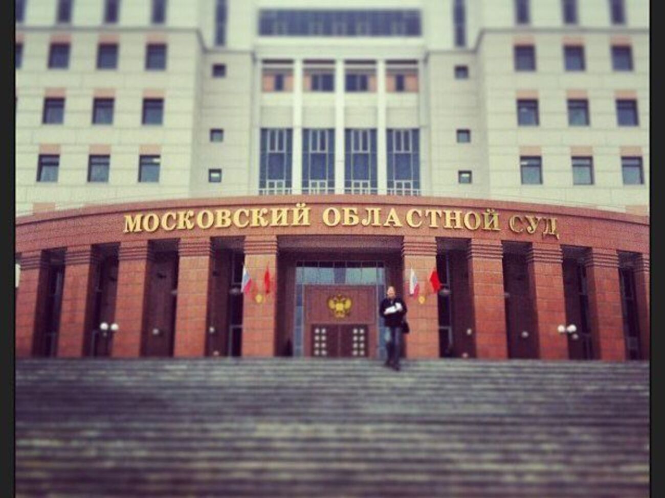 По предварительным данным, российские правоохранители обезвредили в Московском областном суде пятерых нападавших