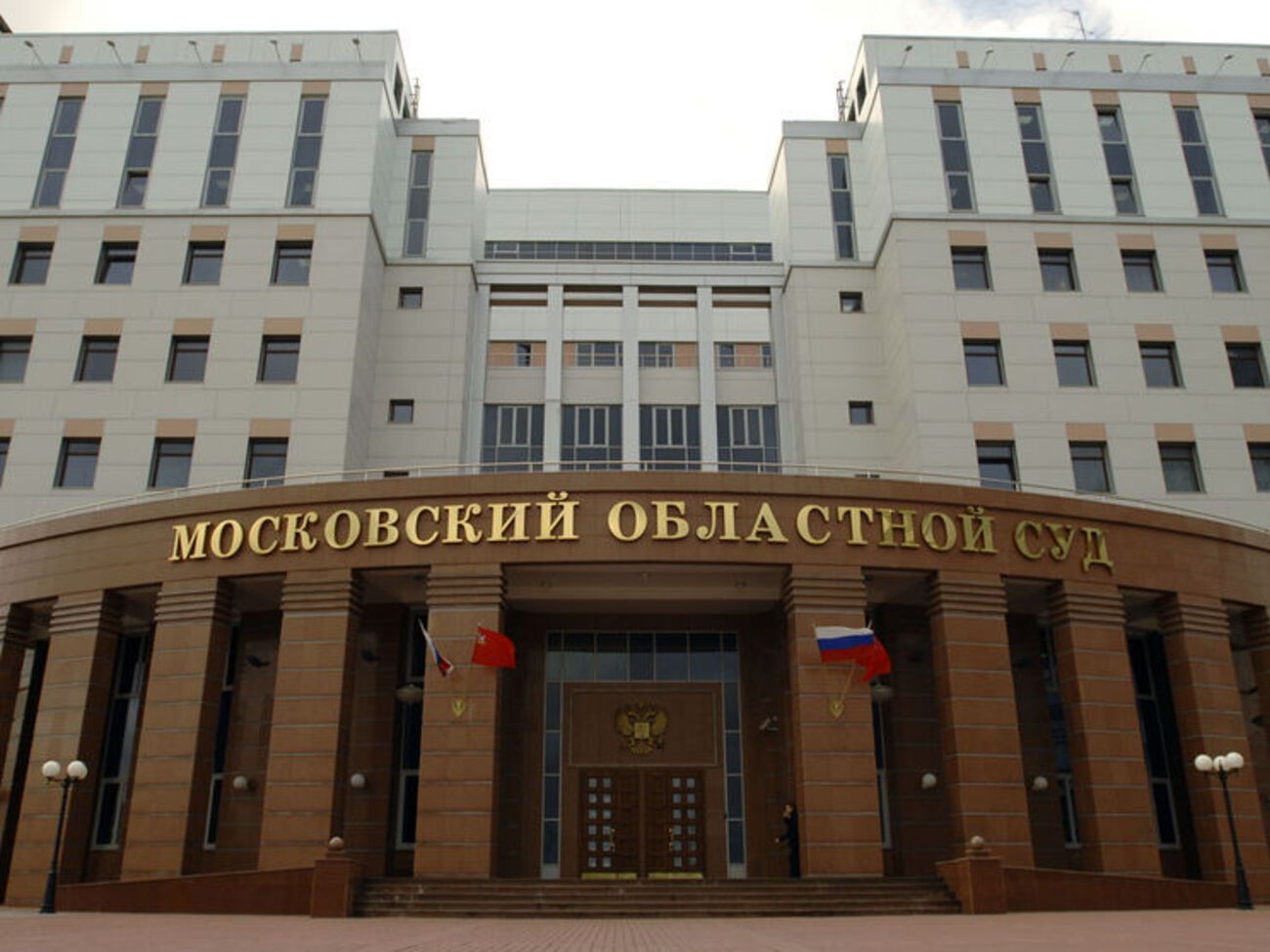 Співробітники ОМОН, застосовуючи зброю під час перестрілки в Московському обласному суді, діяли правомірно, заявили в Росгвардії