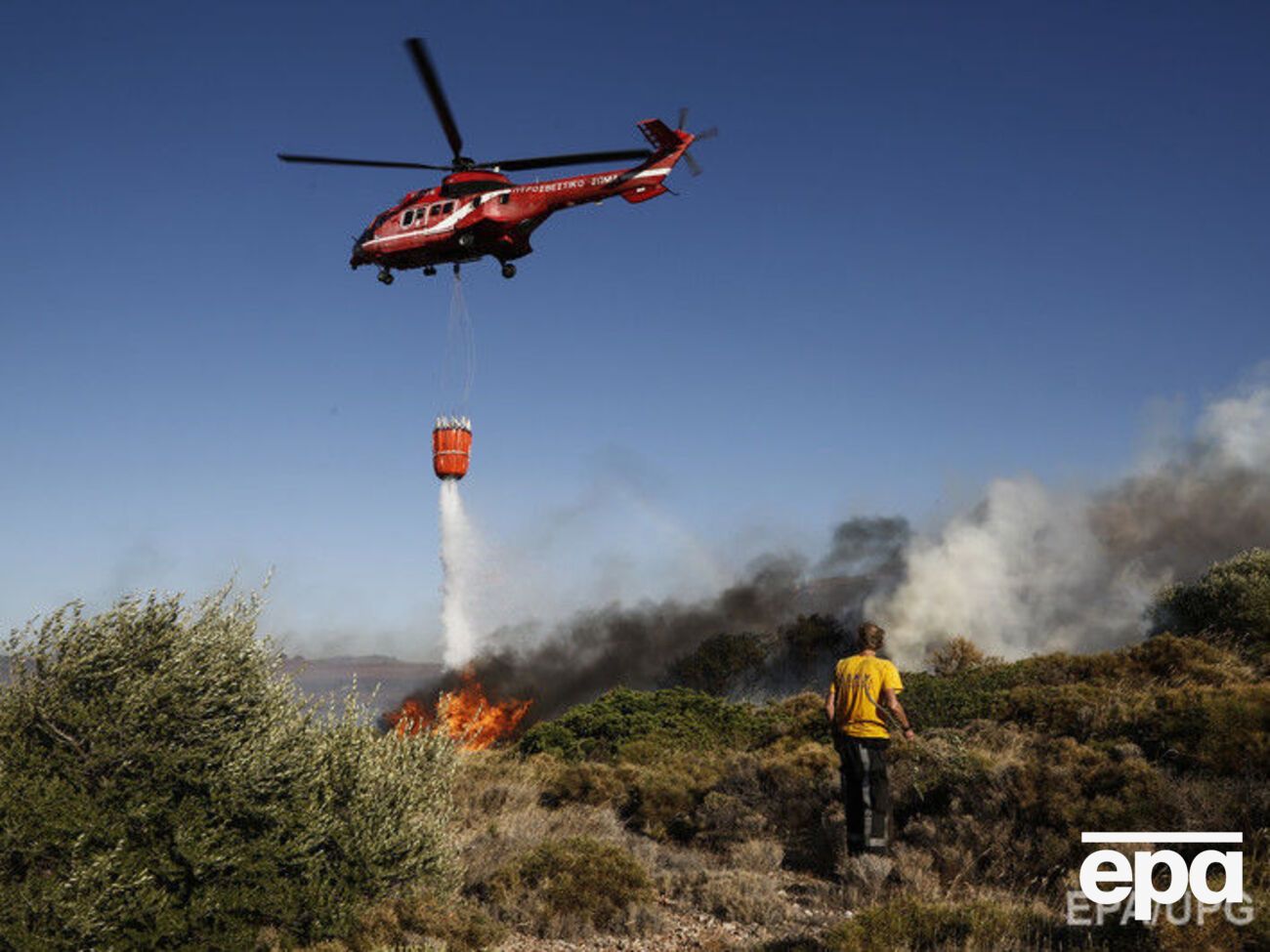 Гасінню заважають спека і сильний вітер