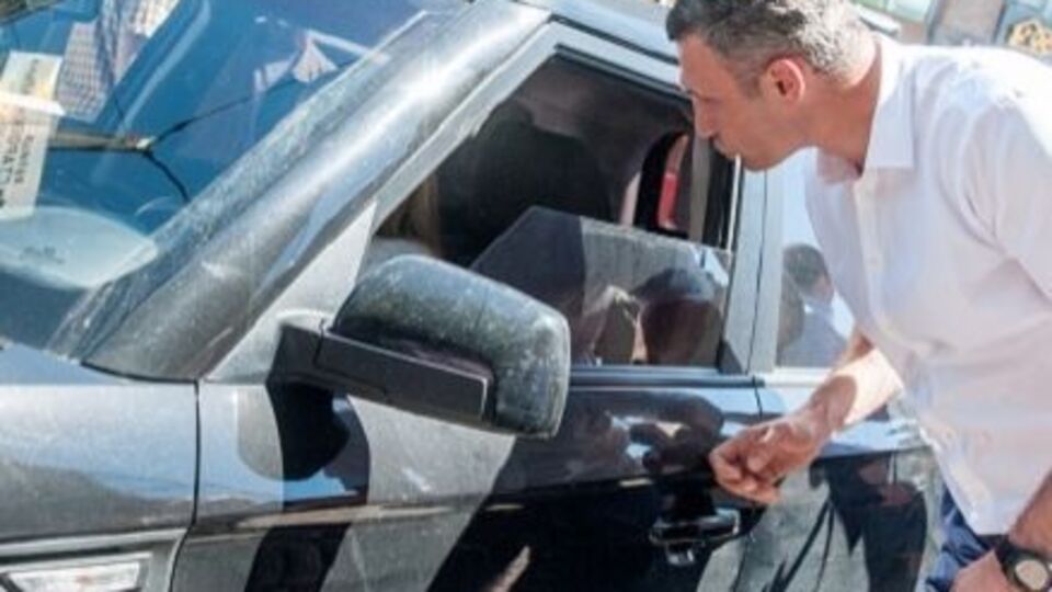 Кличко: Водители могут оплатить парковку через паркоматы, смс или месячные талоны