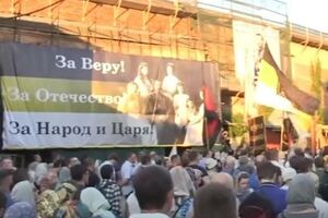 В стоянии приняли участие около 500 человек