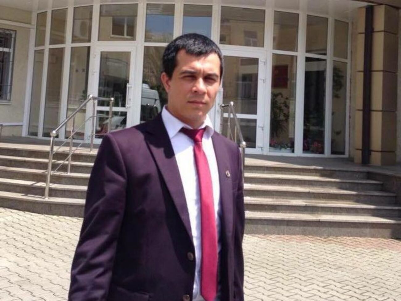 За словами Курбедінова, у будинку, де проходить обшук, перебуває четверо дітей