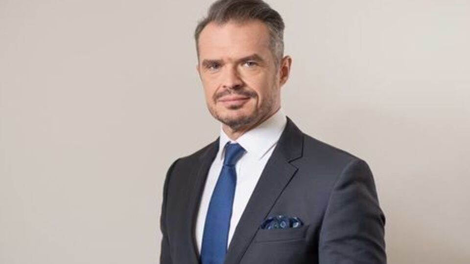 Новак може отримувати 700 тис. грн на місяць з урахуванням надбавки