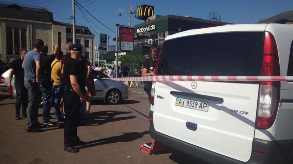 За попередньою інформацією, нападники стріляли із травматичного пістолета