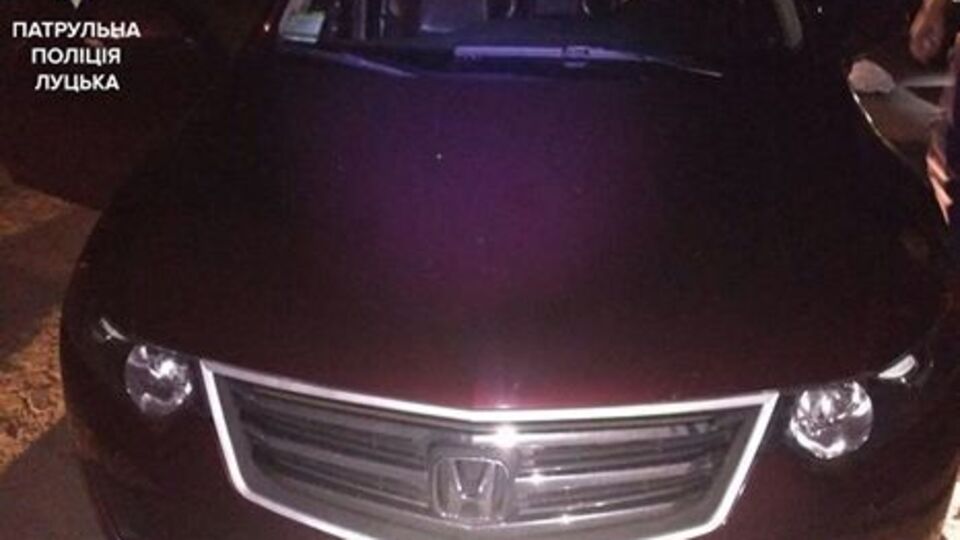 В багажнике автомобиля находился 18-летний юноша