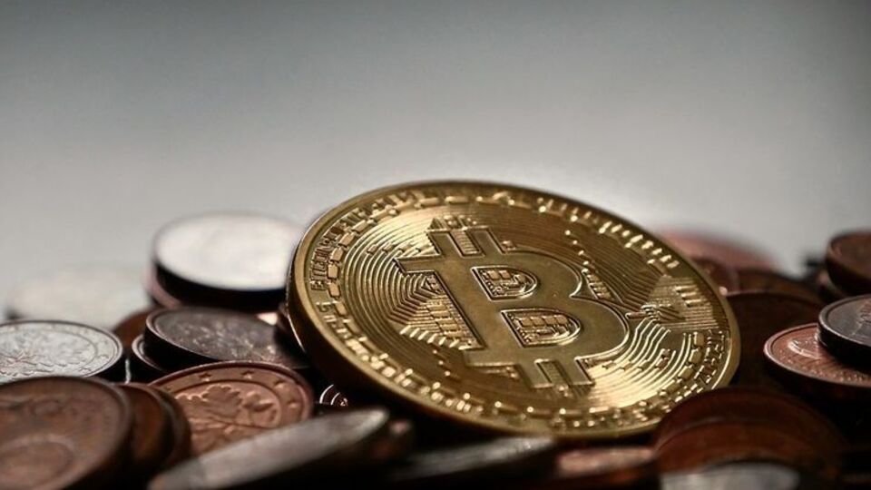 Биткоины – электронная криптовалюта, которая используется для обмена на товары или услуги