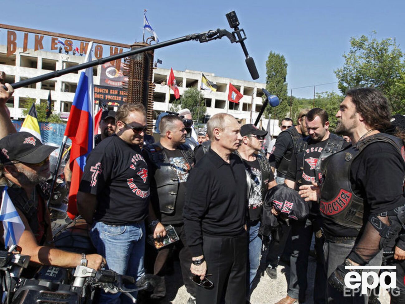 Путин побывает на байк-шоу "Ночных волков" в Севастополе