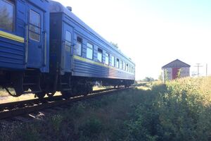 Дерево, що впало, зупинило поїзд "Лисичанськ – Харків"