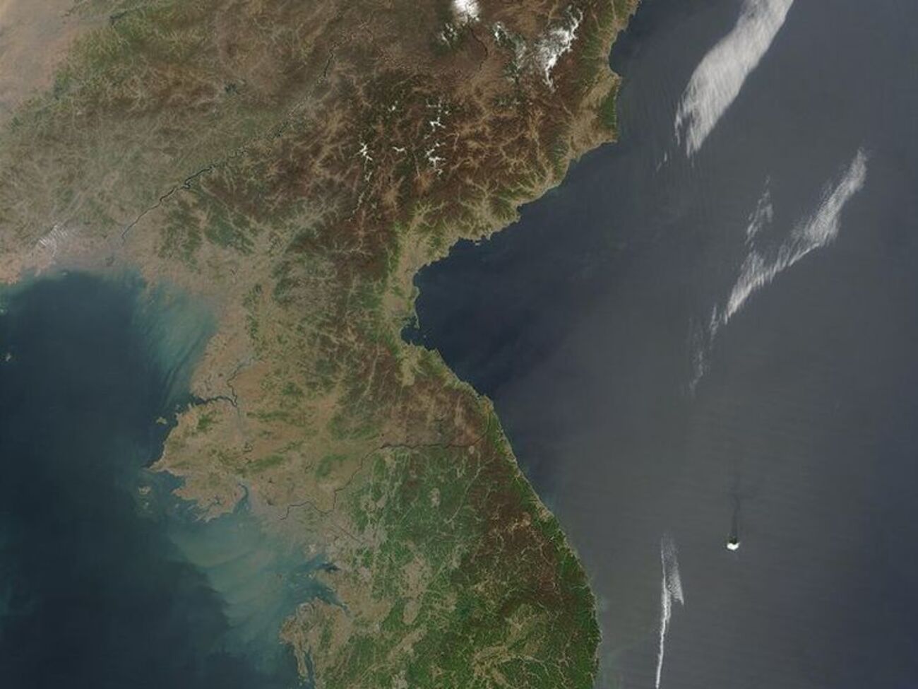 Жителі КНДР утікають у Південну Корею Жовтим і Японським морями