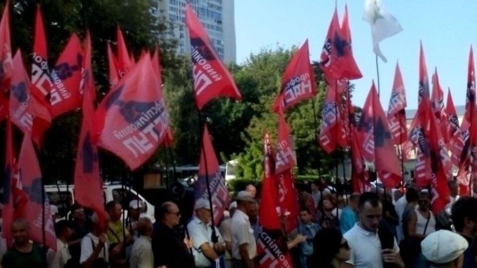 Олигархи рвутся получить полный контроль над электроэнергией, заявили организаторы митинга