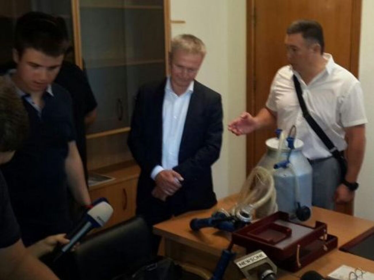 Активисты требуют отменить продажу государственной доли в восьми облэнерго